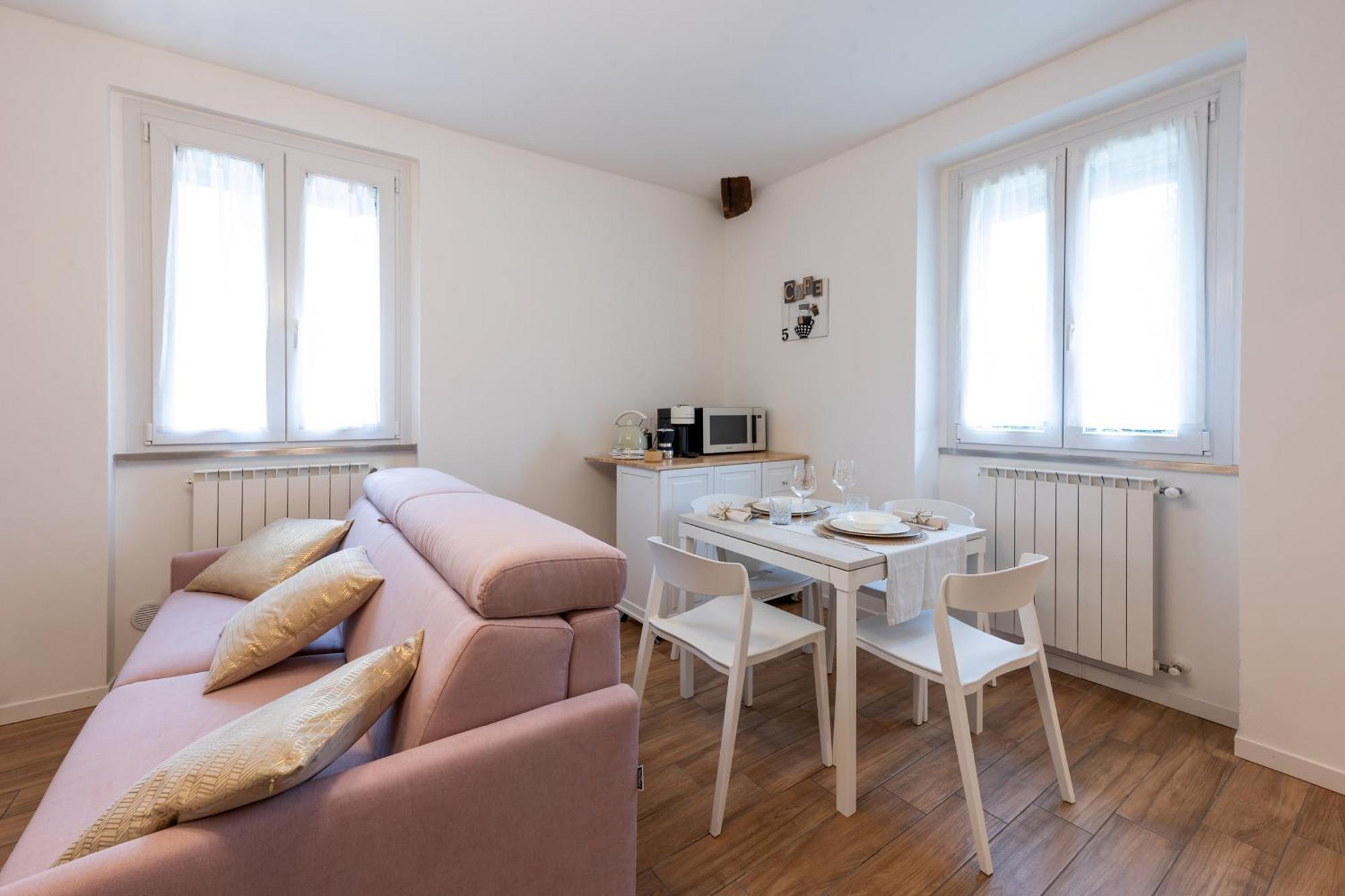 Lora Diamond Suite ,Free Parking, Self Check In,3 코모 외부 사진
