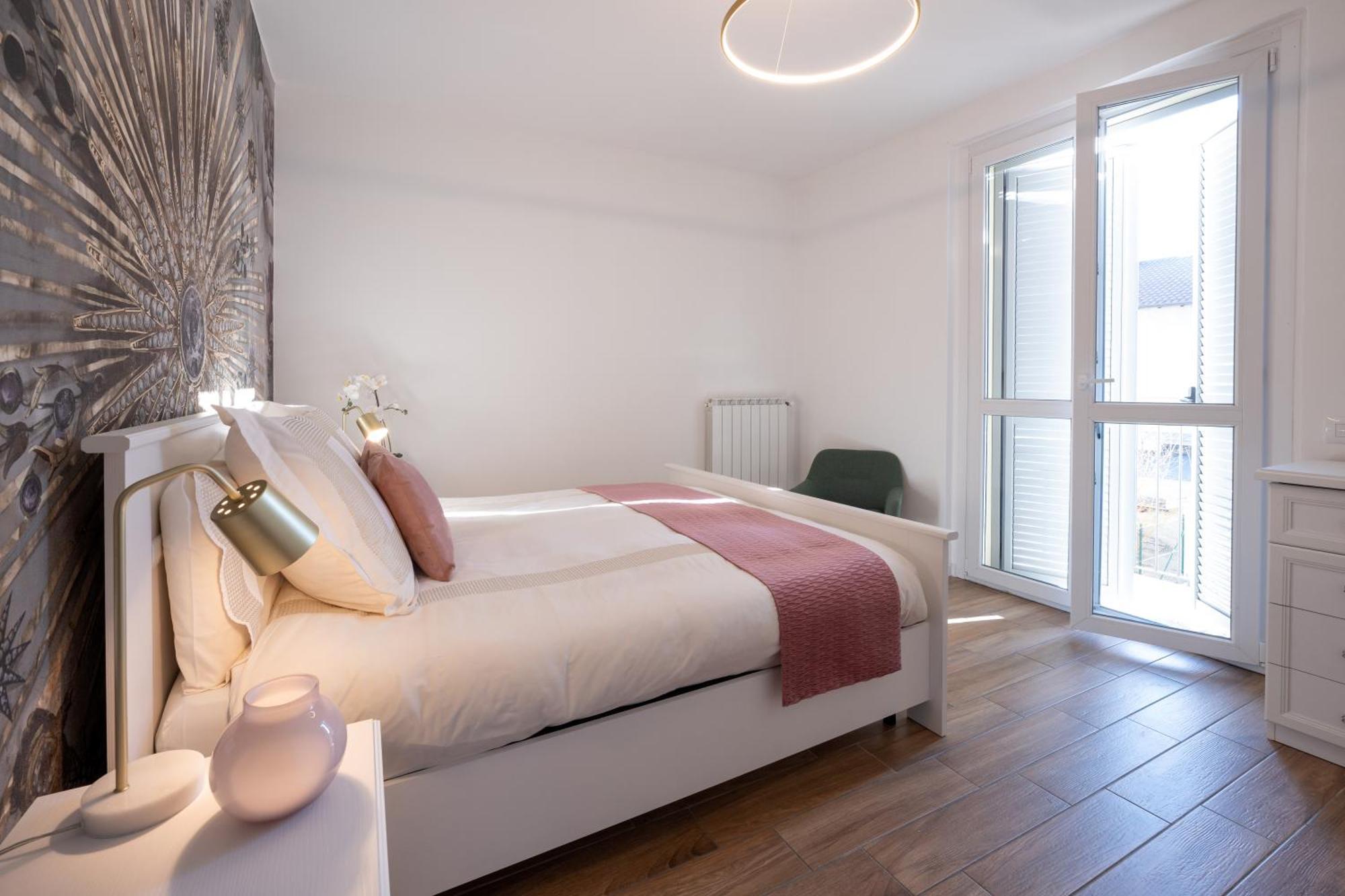 Lora Diamond Suite ,Free Parking, Self Check In,3 코모 외부 사진