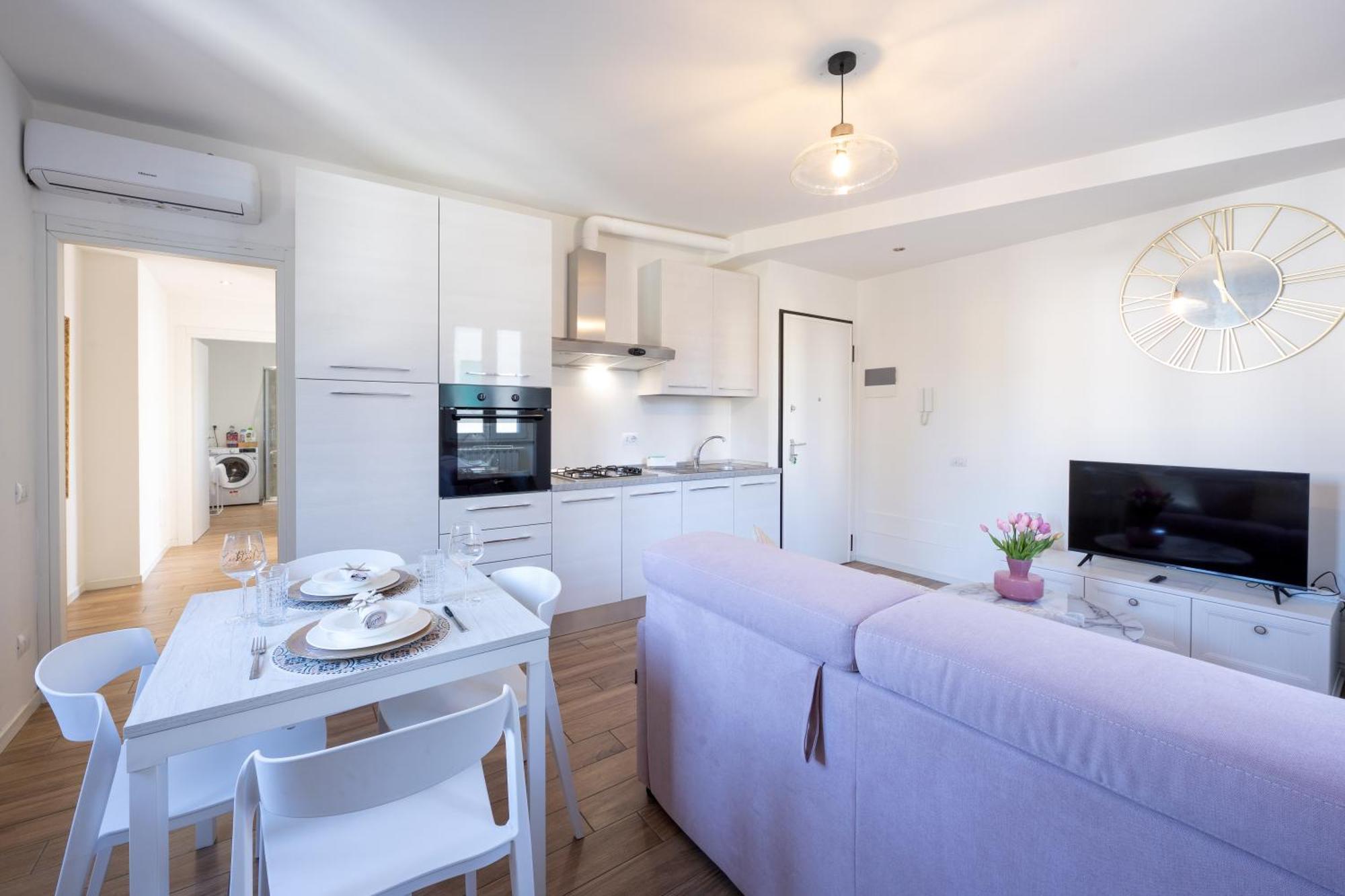 Lora Diamond Suite ,Free Parking, Self Check In,3 코모 외부 사진